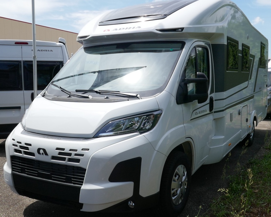 camping car ADRIA MATRIX PLUS 670 DL modèle 2025